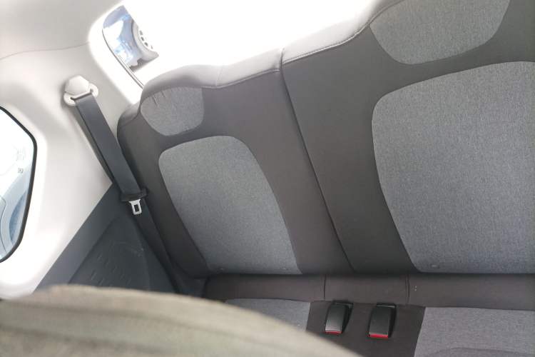 Used Wuling Hongguang MINIEV 2021 Macaron Sandwich Model 120 km Lithium Iron Phosphate
