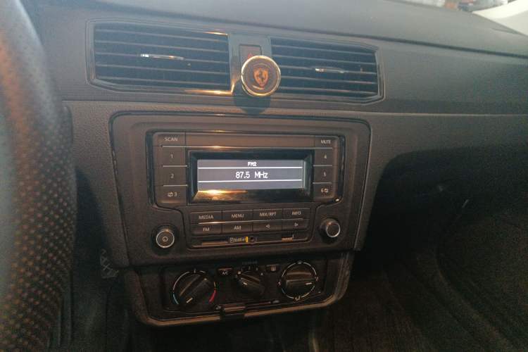 Used Volkswagen Santana 2016 1.6L Manual Fashion Edition
