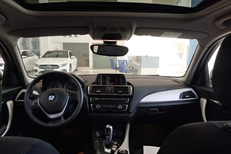 Used BMW 1 Series 2016 118i Leading Model Headliner