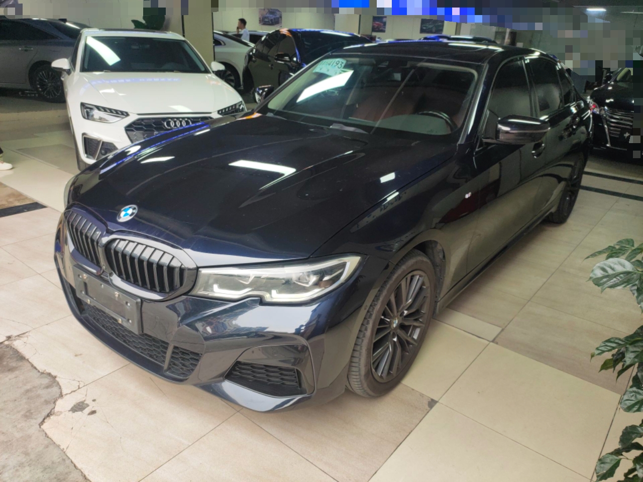 Под передней частью автомобиля