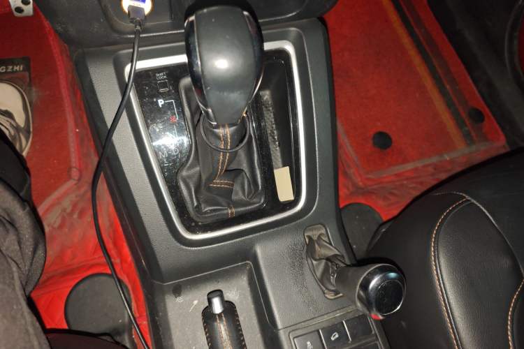 Used BAIC Off-Road BJ40 2016 40L 2.3T Automatic All-Wheel Drive Premium Edition Gear Lever