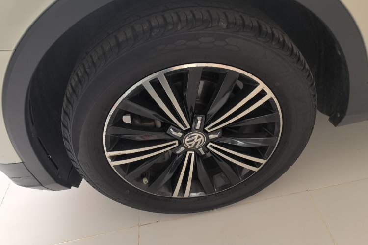 Used Volkswagen Tiguan L 2019 Updated Version 330TSI Automatic Two-Wheel Drive Panoramic Comfort Edition China VI Standard
