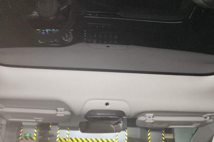 Used VOYAH FREE 2021 Four-Wheel Drive Standard Range-Extended Exclusive Luxury Package Headliner