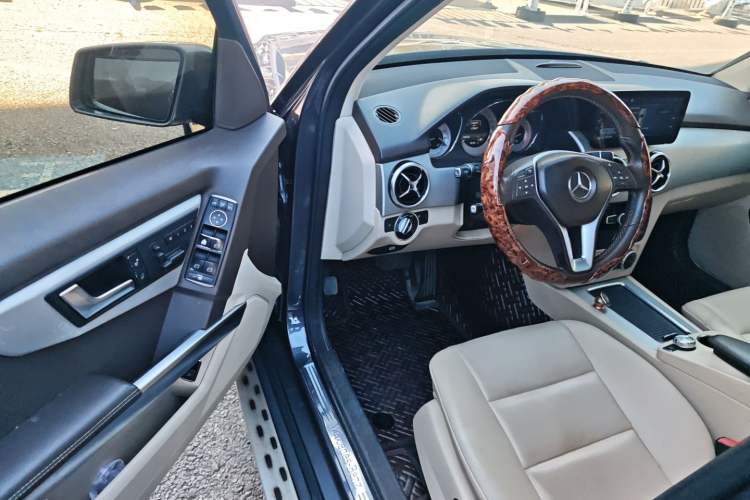 Used Mercedes-Benz GLK-Class 2013 GLK 300 4MATIC Dynamic Sunroof Model