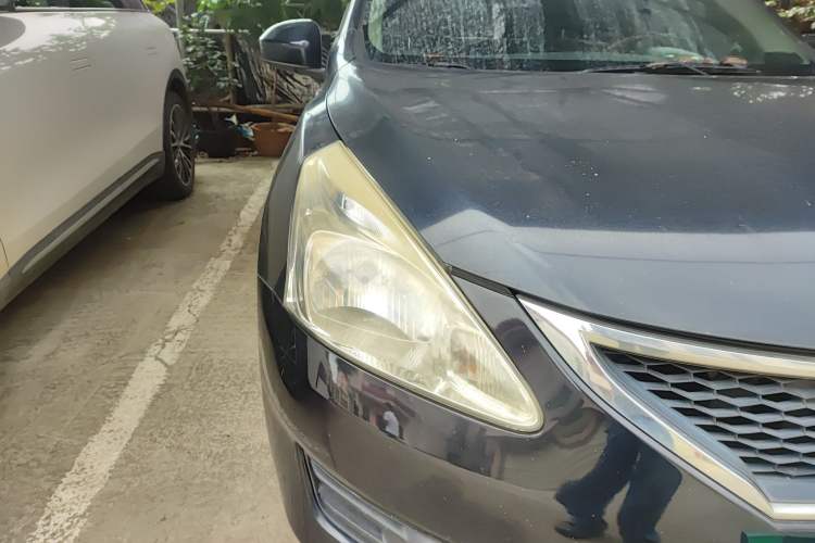 Used Nissan Tiida 2013 1.6L CVT Cool Cafe Edition
