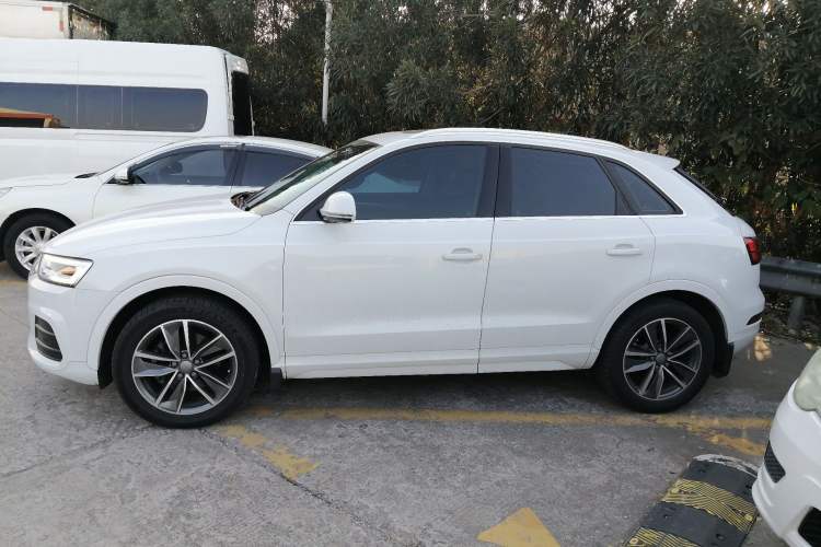 Used Audi Q3 2016 40 TFSI quattro all-wheel drive style model