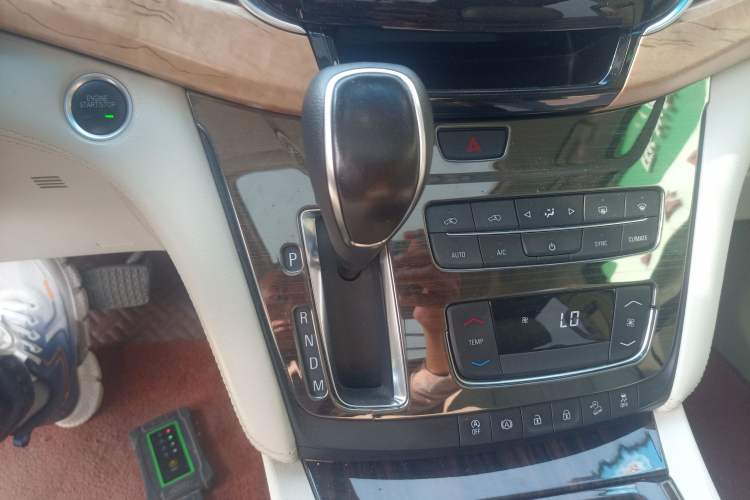 Used Buick GL8 2017 ES 28T Comfort Model China V Standard Gear Lever