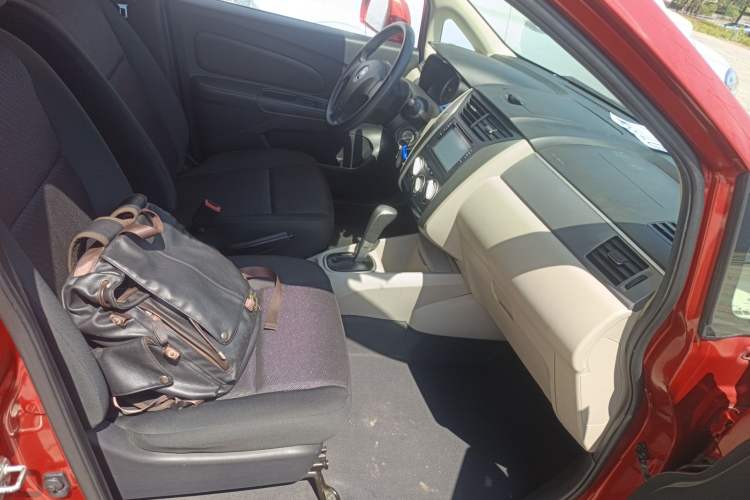 Used Venucia R50 2015 1.6L Automatic Fashion Edition