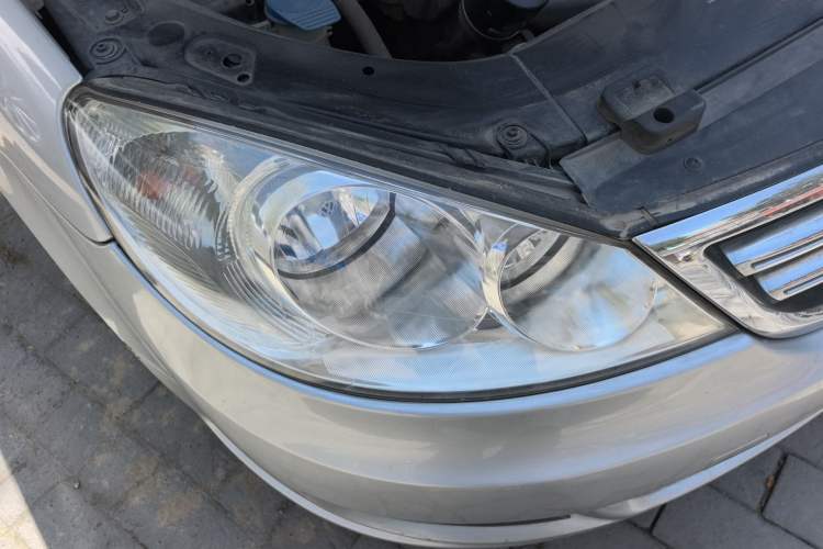 Used Volkswagen Lavida 2008 1.6L Automatic Prestige Edition Right Front Headlight