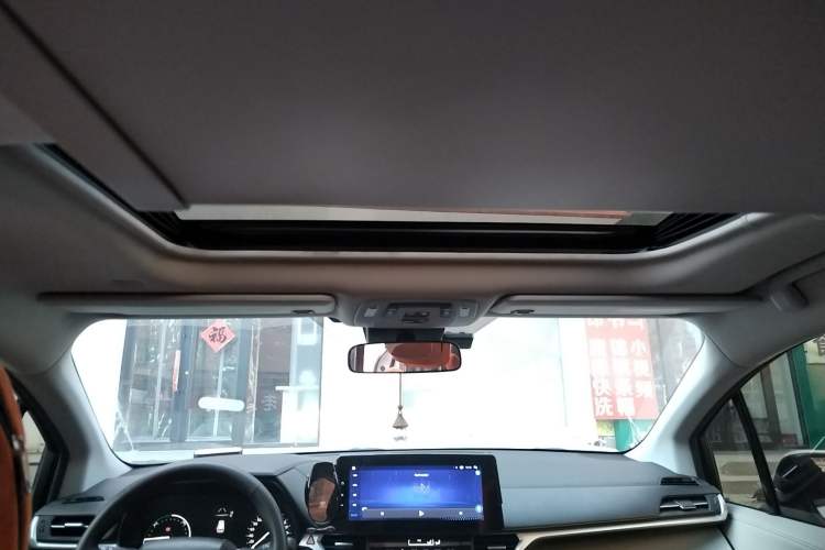 Used Toyota Granvia 2023 2.5L Hybrid Luxury Edition
