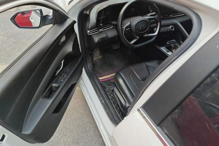 Used Hyundai Elantra 2022 1.5L CVT GLX Elite Edition Driver Seat