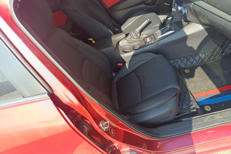 Used Mazda Mazda 3 Axela 2016 Sedan 1.5L Automatic Comfort Model
