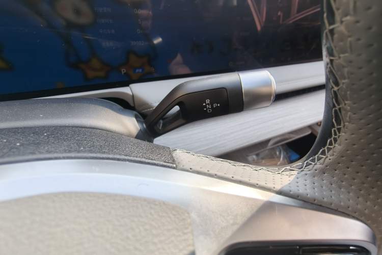 Used Geely Galaxy E8 2024 550 km Range Rear-Drive Dragon Edition Gear Lever