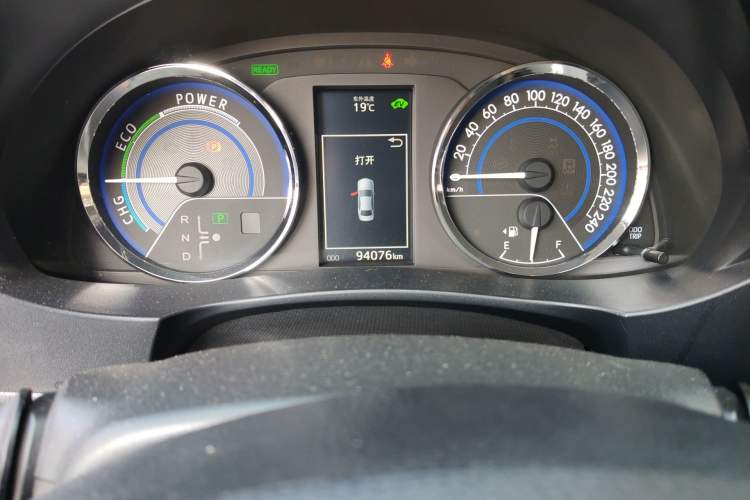 Used Toyota Levin 2016 Dual-Engine 1.8H GS E-CVT Elite Model with Sunroof Odometer Close Up