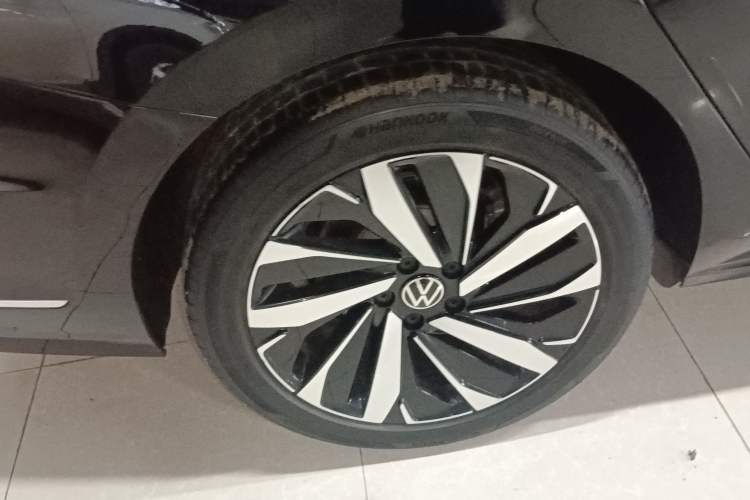 Used Volkswagen Passat 2023 Revised 330TSI Elite Edition Right Rear Wheel Hub