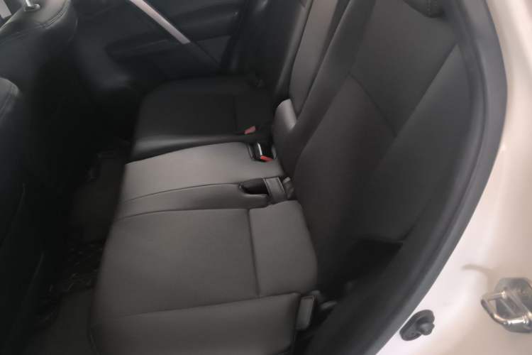 Used Toyota RAV4 2015 2.0L CVT Two-Wheel Drive Fashion Edition
