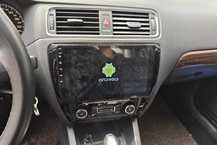 Used Volkswagen Sagitar 2012 1.8TSI Automatic Flagship Edition
