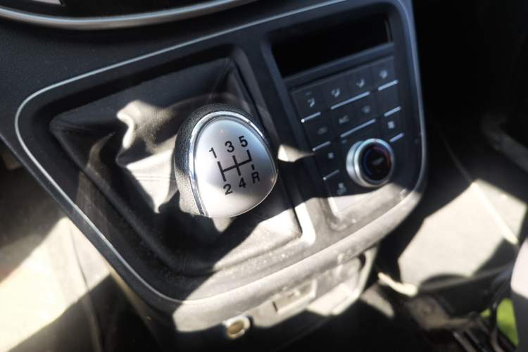 Used JAC Refine M4 2019 Business & Travel Series 2.0L Manual Speed Edition China VI Standard