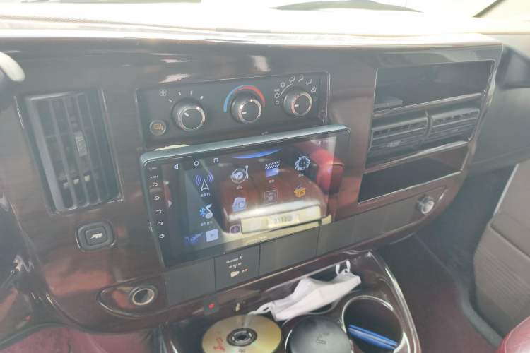 Used GMC SAVANA 2011 6.0L Business Star 7 seats Audio And AC Panel