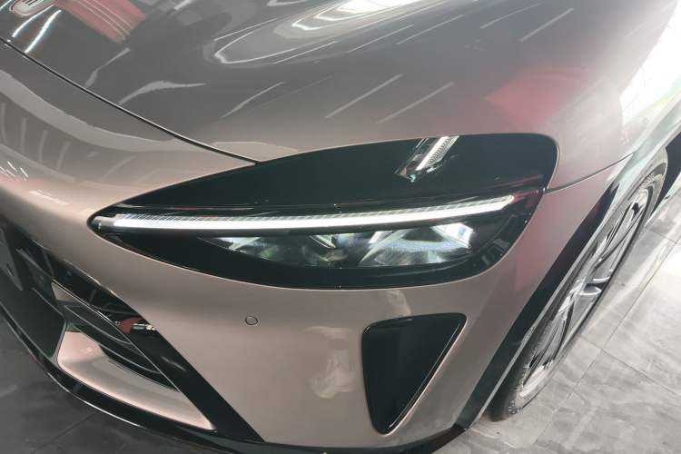 Used Xiaomi Auto YU7 2025 Ultra-Long Range All-Wheel Drive Pro Version Left Front Headlight