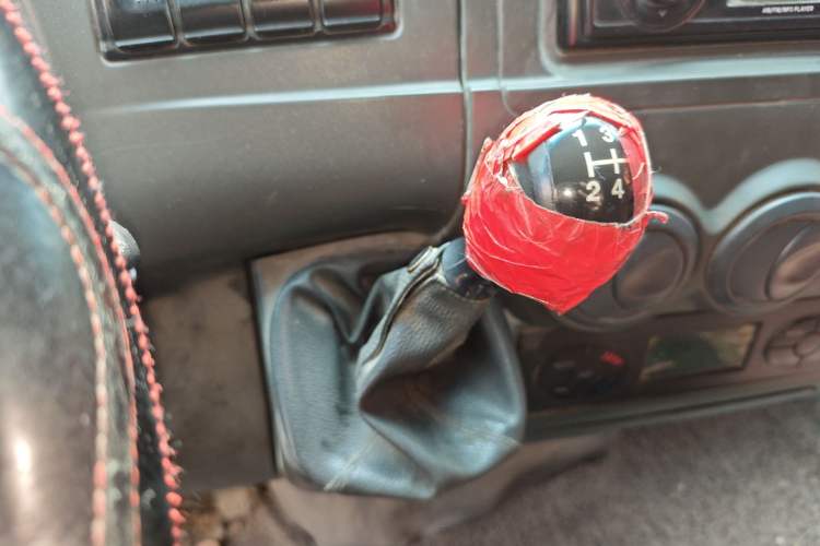 Used Iveco Daily 2017 2.5T A35 Low-Roof 5-7 Seater Passenger Van 47Z5 Gear Lever