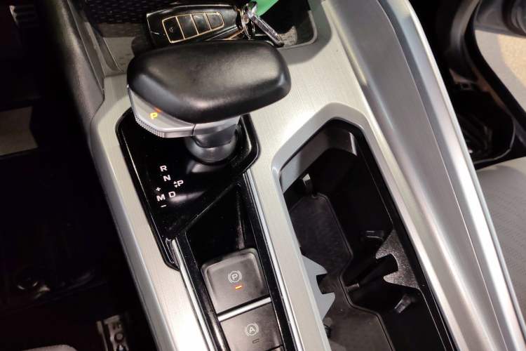 Used Geely Auto Preface 2023 2.0TD Prestige Version Gear Lever