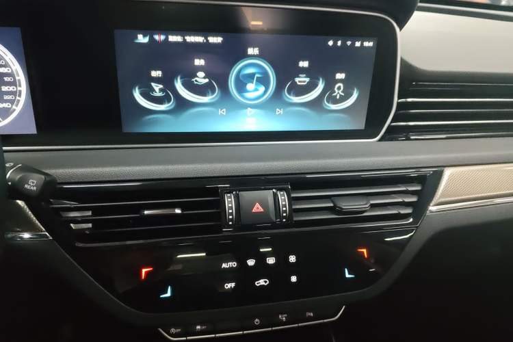 Used Hongqi HS5 2022 Facelifted Version 2.0T Smart Connect Flagship All-Wheel-Drive Edition
