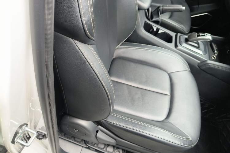 Used JMC Yuhu 7 2022 2.0T Automatic Diesel 4x4 Comfort Edition Standard Wheelbase Right Front Seat