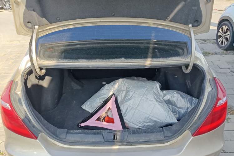 Used Geely Auto Emgrand 2017 Sedan Million Edition 1.5L Manual Luxury Model Trunk