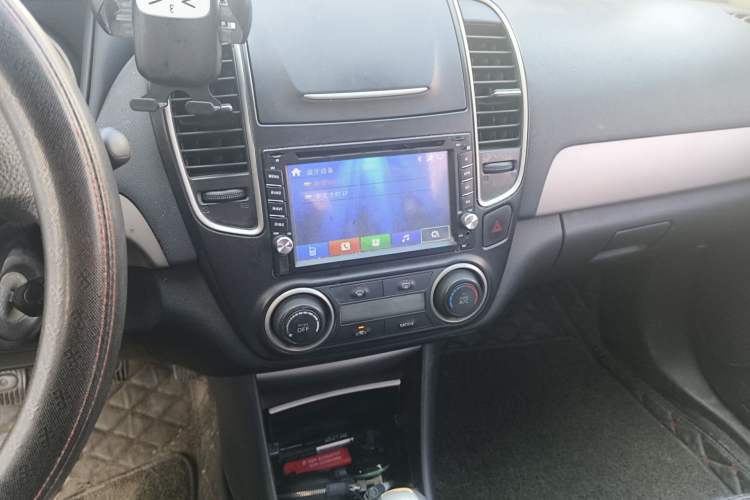 Used Nissan Sylphy 2016 Classic 1.6XE Manual Leading Edition Audio And AC Panel