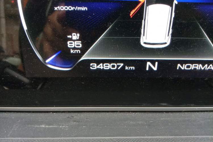 Used ORA White Cat 2020 305 km Luxury Version Odometer Close Up