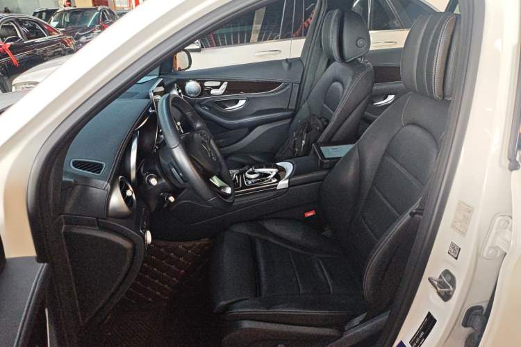 Used Mercedes-Benz GLC 2018 GLC 260 4MATIC Luxury Model