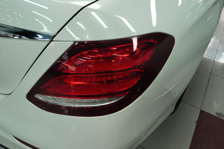 Used Mercedes-Benz E-Class 2016 E 300 L Sporty and Stylish Model