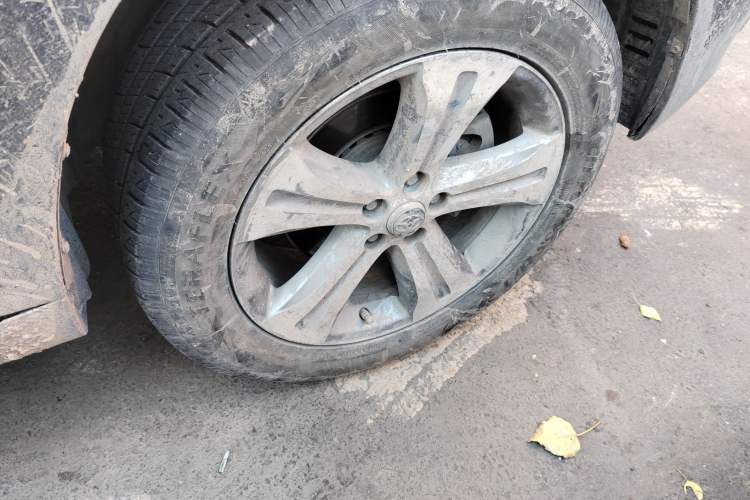 Used Toyota Highlander 2011 2.7L Two-Wheel Drive 7-Seater Supreme Edition Right Front Wheel Hub