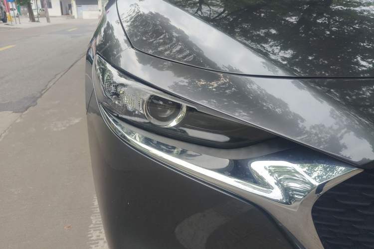 Used Mazda 3 Axela 2021 2.0L Automatic Zhiqing Edition Exterior 6