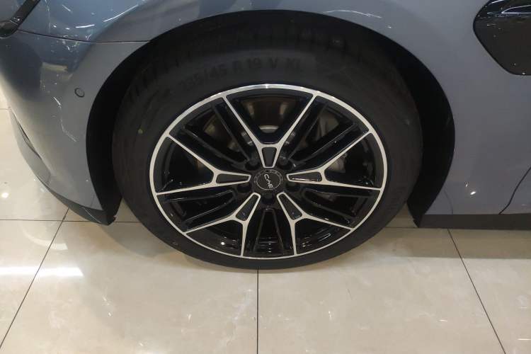 Used BYD Seal 2025 650 Zhihang Edition Left Front Wheel Hub