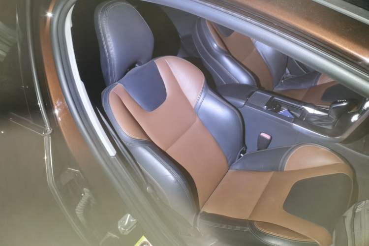 Used Volvo V60 2016 Cross Country T6 AWD
