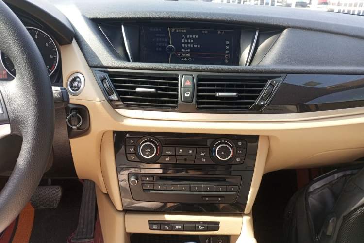 Used BMW X1 2015 sDrive18i Leading Edition