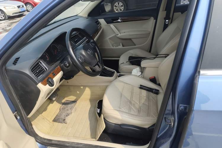 Used Volkswagen Lavida 2013 Revised Version 1.6L Automatic Luxury Edition