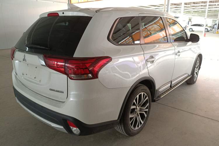 Used Mitsubishi Outlander 2018 2.0L Two-Wheel Drive Glory Edition 5 Seats