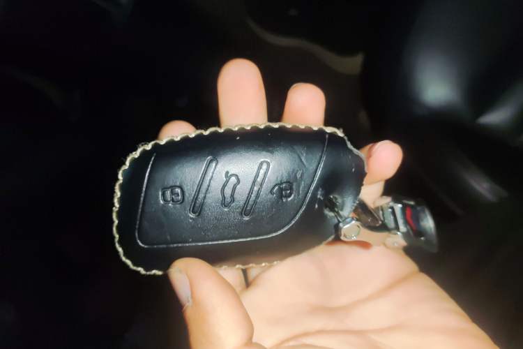 Used MG HS 2018 30T Automatic Two-Wheel Drive Trophy Edition—High-Octane V-Model Vehicle Key