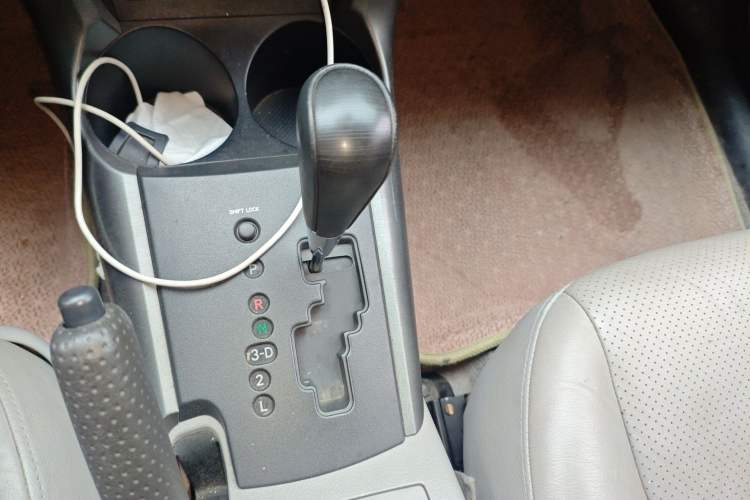 Used Toyota RAV4 2009 2.4L Automatic Luxury Edition Gear Lever