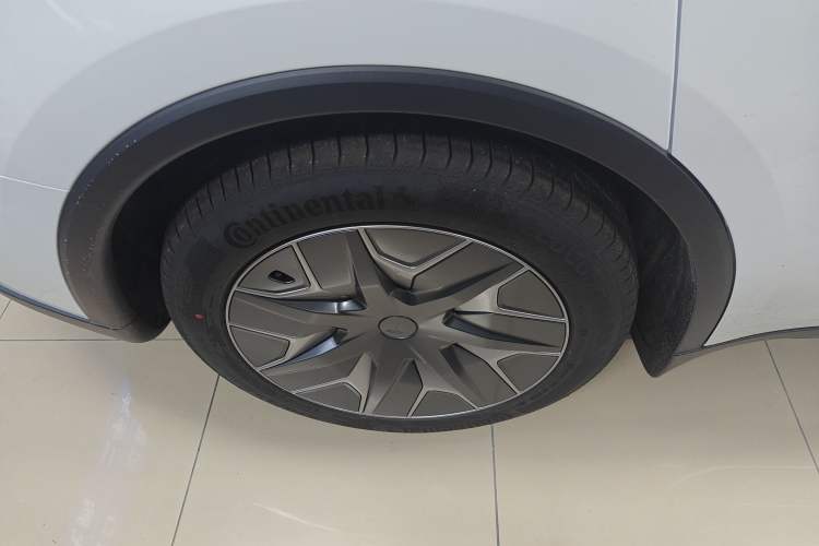 Used Tesla Model Y L 2025 Model Long-Range All-Wheel-Drive Version