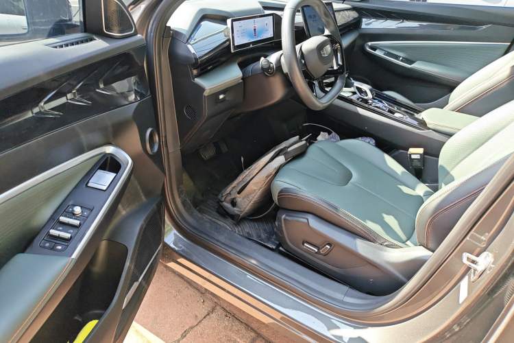 Used Geely Auto Emgrand X7 Sport 2024 1.5TD Dragon Edition
