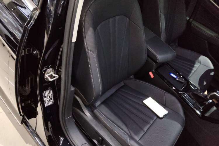 Used Volkswagen Passat 2025 Premium Version 380TSI Dragon Edition
