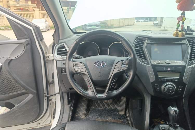 Used Hyundai Santa Fe 2013 2.4L Automatic Two-Wheel Drive Smart Version