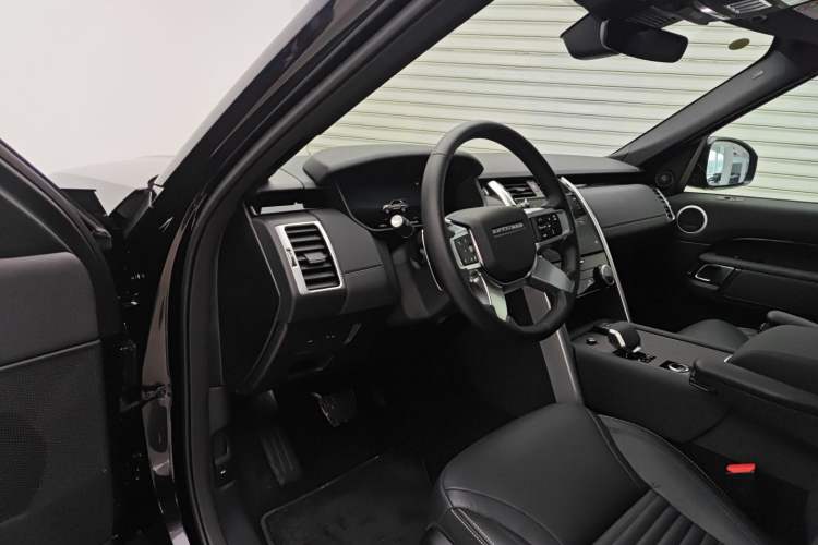 Used Land Rover Discovery 2025 360 PS S Driver Seat
