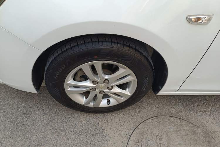 Used Chevrolet Cavalier 2016 1.5L Manual Xinyue Edition Left Front Wheel Hub