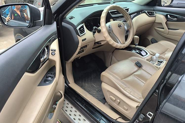 Used Nissan X-Trail 2014 2.5L CVT Leading Edition 4WD
