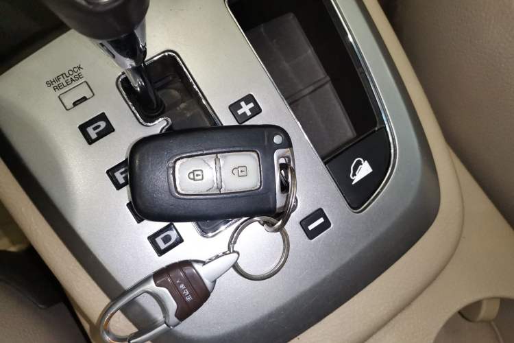 Used Hyundai Santa Fe Classic 2012 2.4 Supreme Edition 5-Seater Two-Wheel Drive Vehicle Key